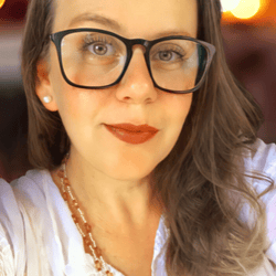 Carolina Lopes - Terapeuta Holística