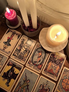 Tarot como Instrumento de Escuta Interna