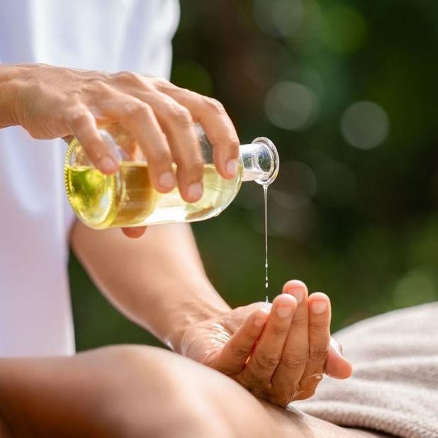 Massagem com óleos Essenciais