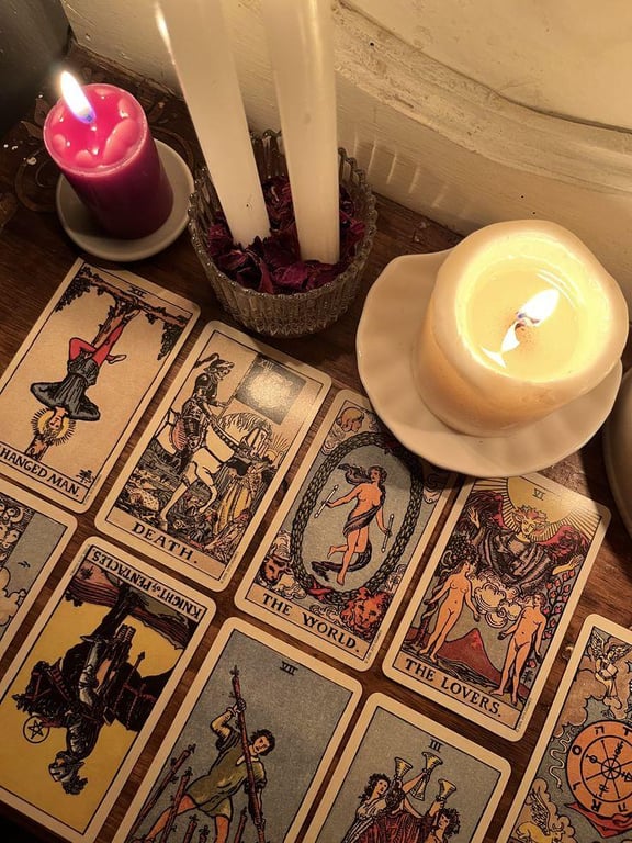 Tarot como Instrumento de Escuta Interna